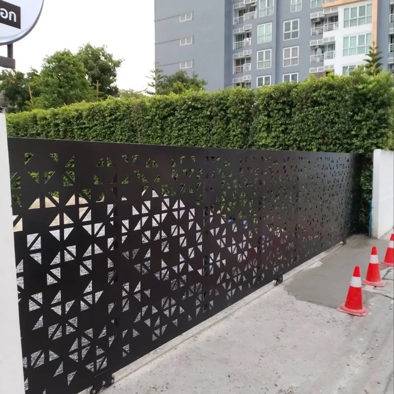Pagar panel geometris — referensi 3