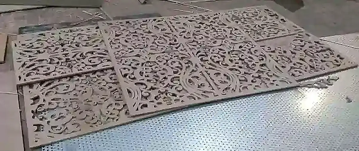 Perbandingan proses laser cutting dan pemotongan material secara manual